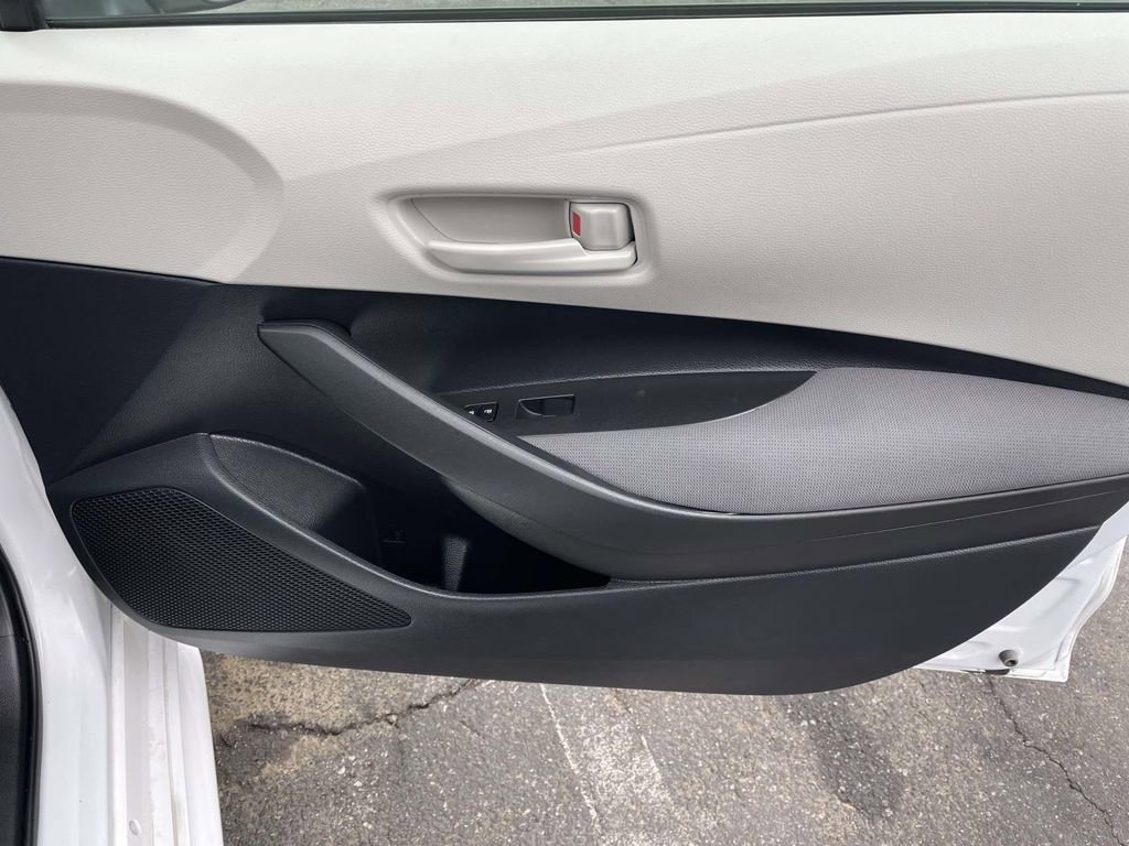 Used 2025 Toyota Corolla LE image 44