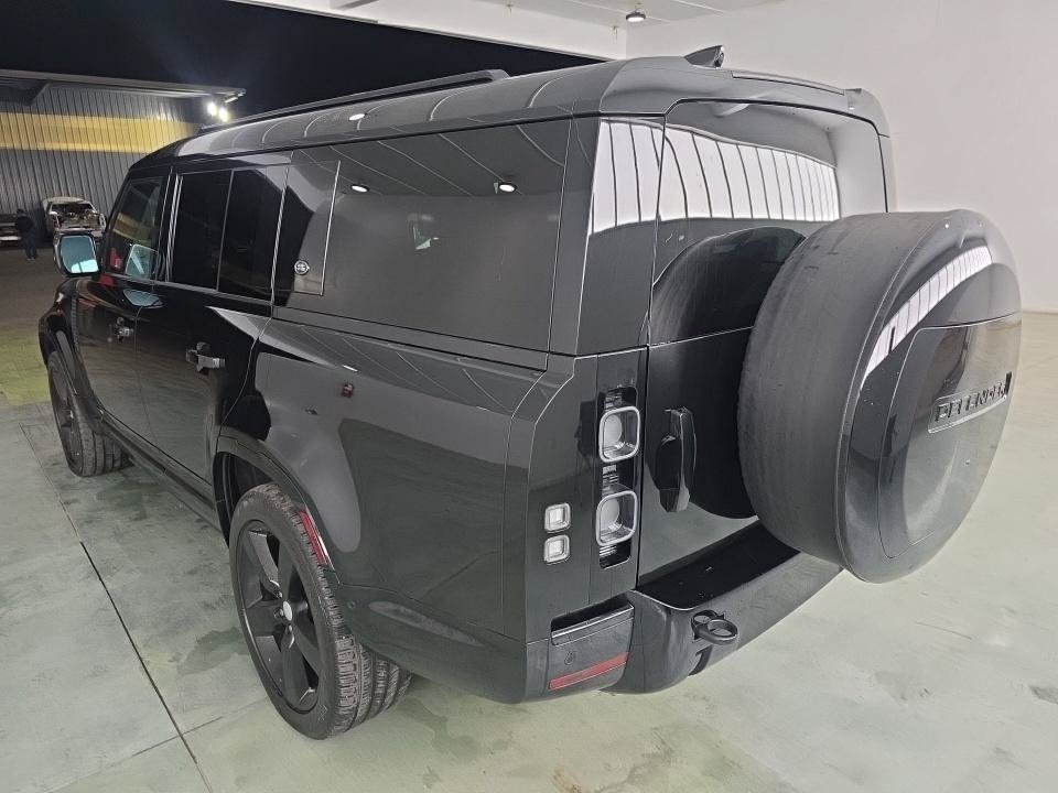 Used 2024 Land Rover Defender 130 X AWD/4WD image 3