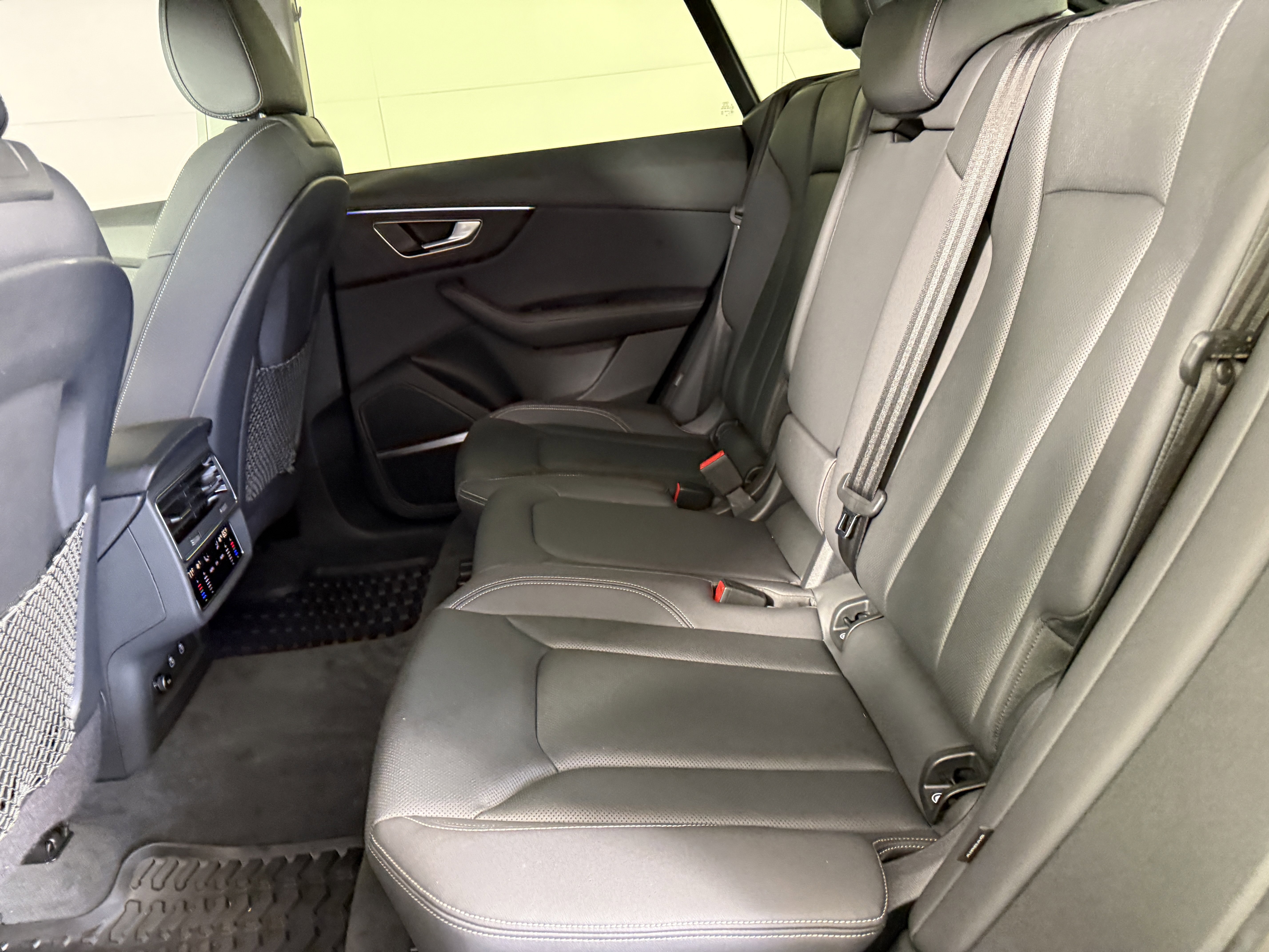 Used 2023 Audi Q8 Premium Plus image 15