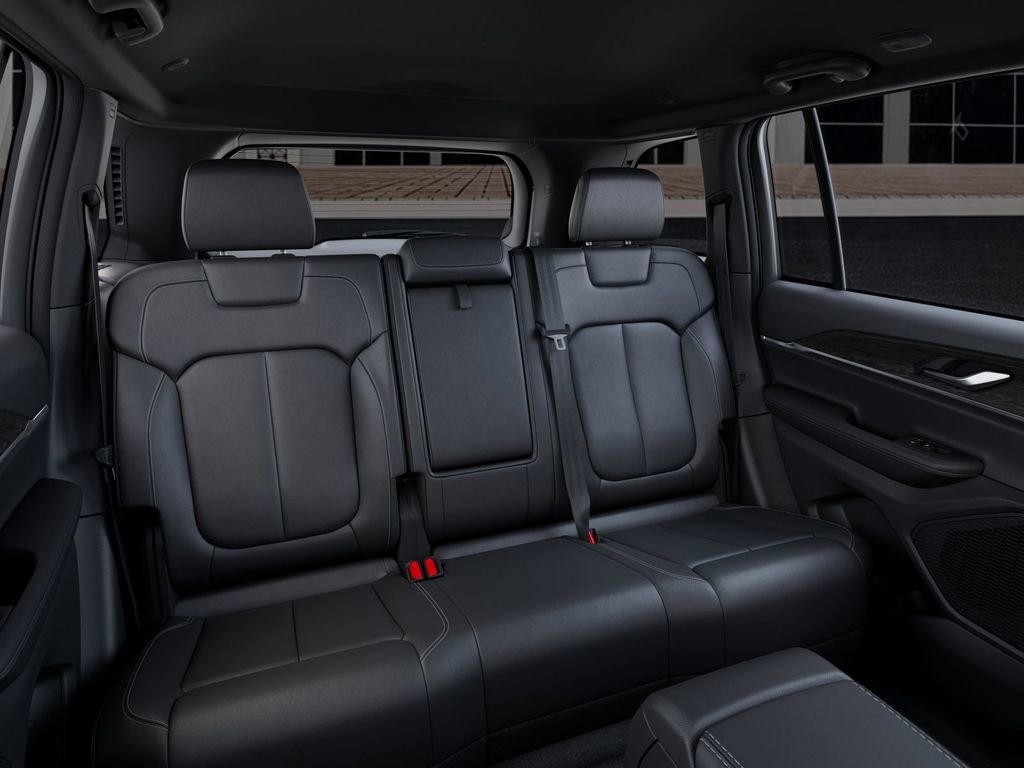 New 2025 Jeep Grand Cherokee Limited w/ Black Appearance Package image 15