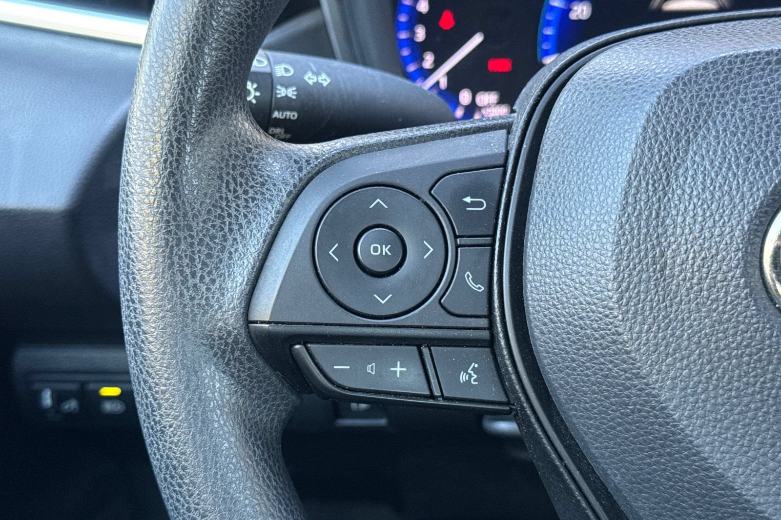 Used 2022 Toyota Corolla LE FWD image 34