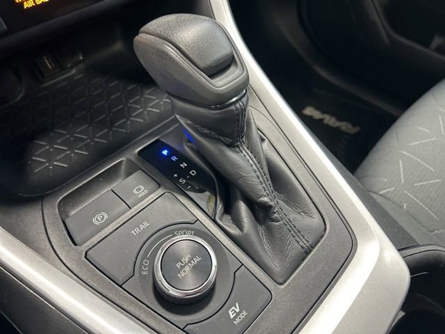 Used 2020 Toyota RAV4 XLE w/ Convenience Package image 24