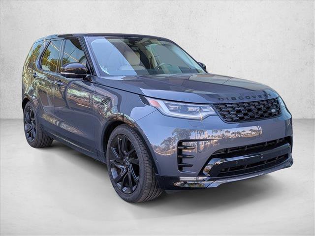 Used 2025 Land Rover Discovery Dynamic SE image 3