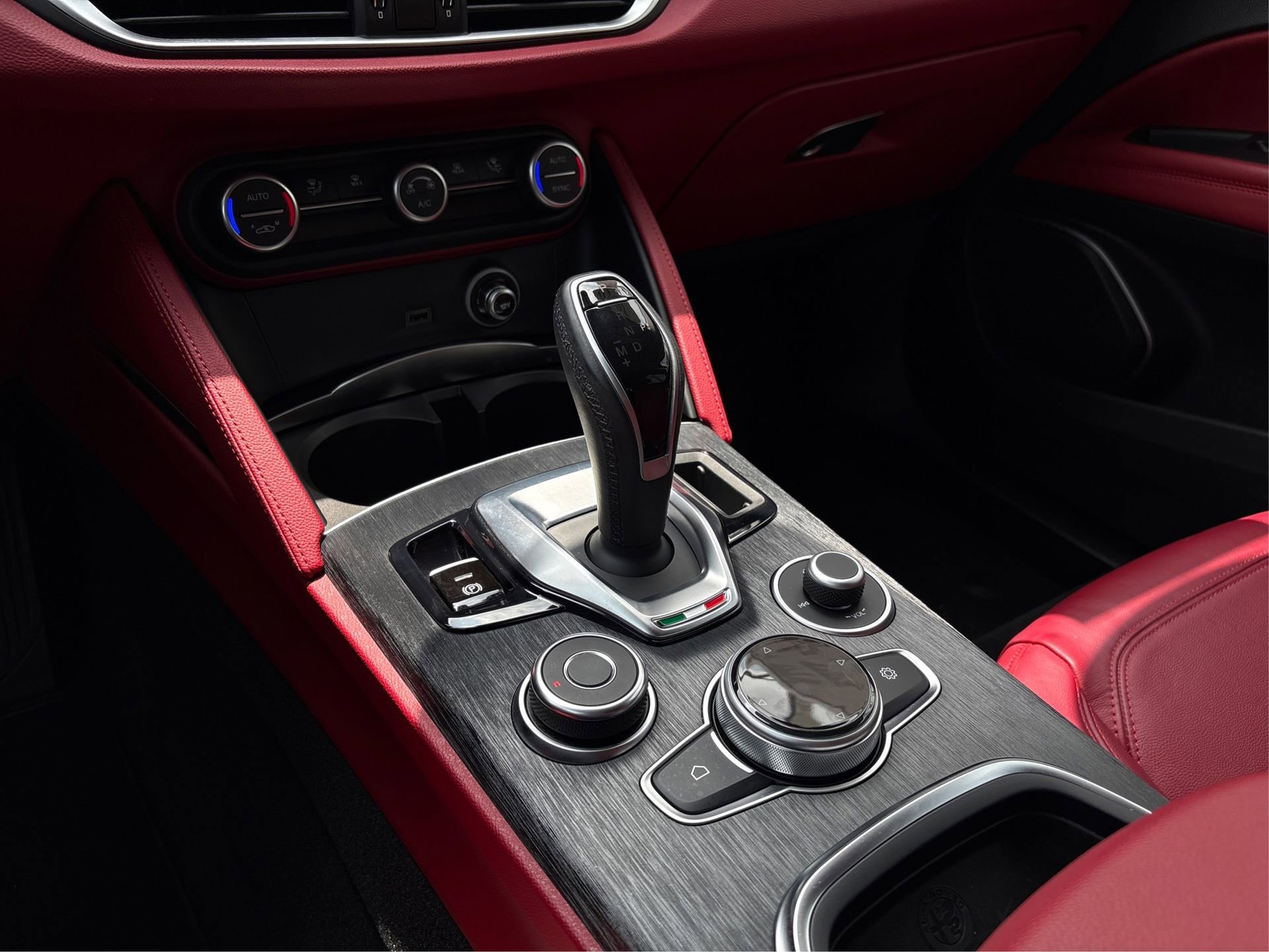 Used 2020 Alfa Romeo Stelvio RWD image 29