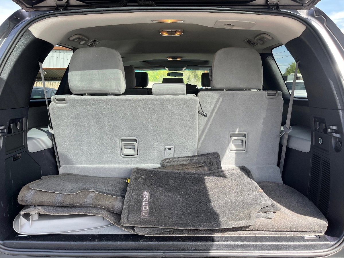 Used 2014 Toyota Sequoia SR5 AWD/4WD image 35