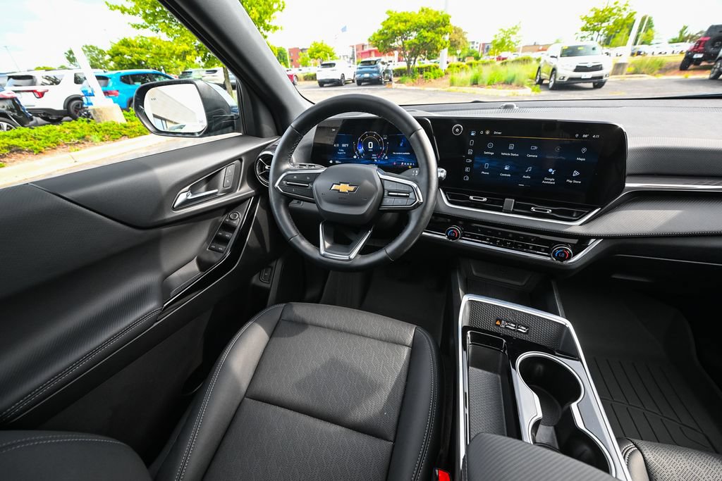 Used 2025 Chevrolet Equinox LT w/ Convenience Package II FWD image 32