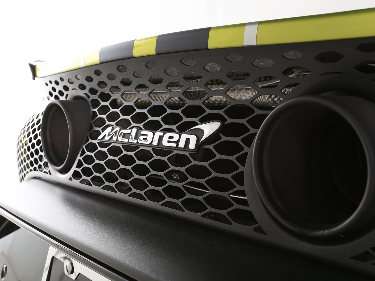 Used 2023 McLaren Artura RWD image 12