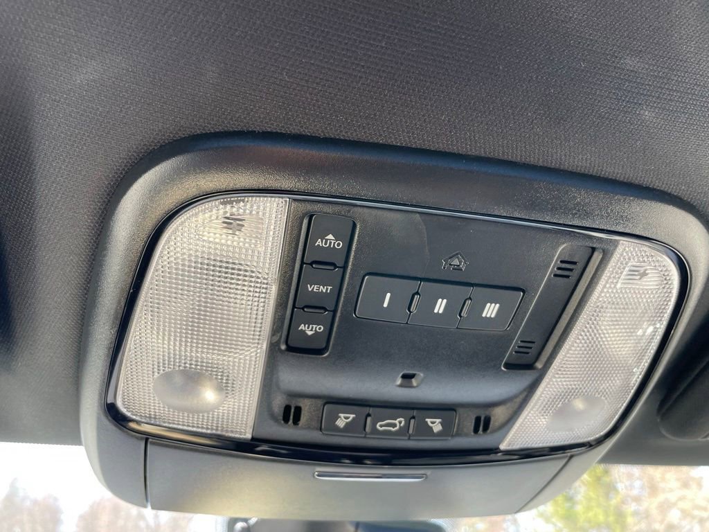 Used 2025 Dodge Durango R/T AWD/4WD image 16