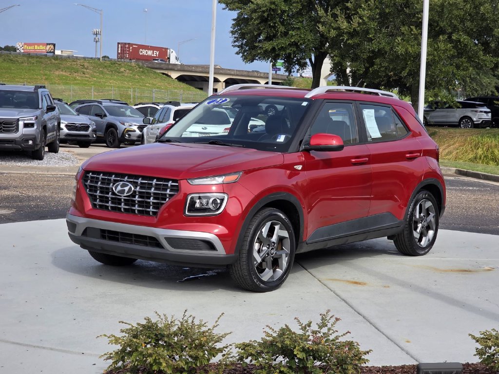 Used 2023 Hyundai Venue Limited w/ Cargo Package FWD image 7
