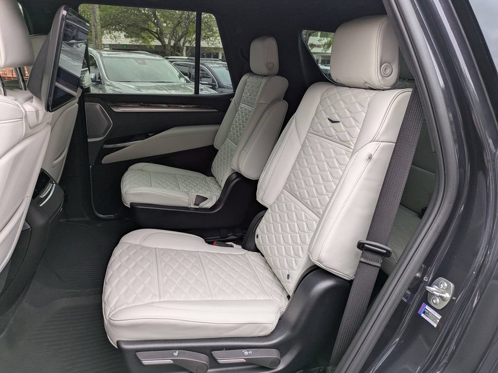 Certified 2025 Cadillac Escalade Premium Luxury Platinum w/ LPO, Radiant Package RWD image 16