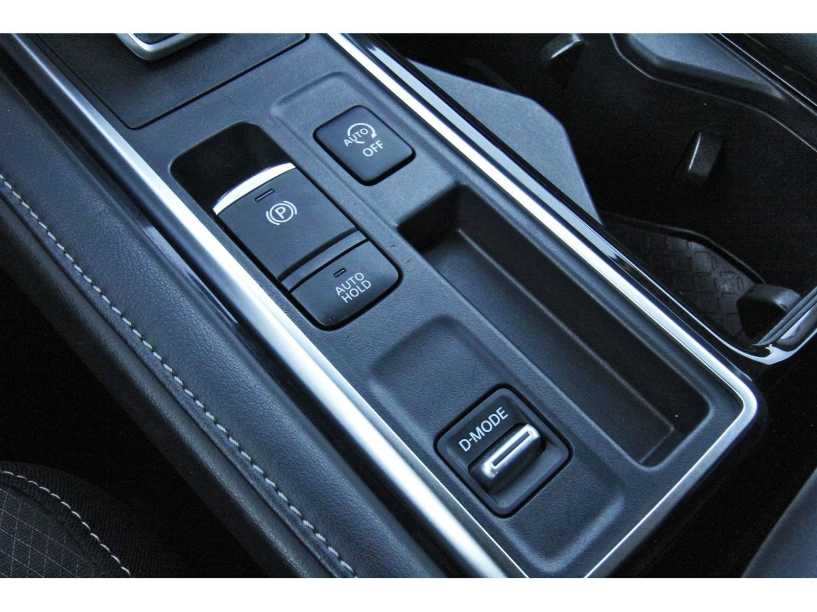 Used 2023 Nissan Pathfinder SV image 28