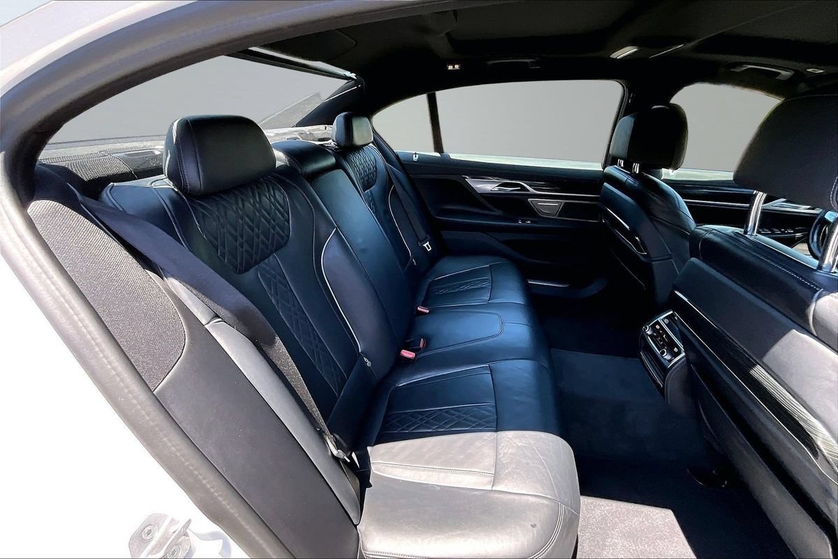 Used 2021 BMW 750i xDrive w/ M Sport Package AWD/4WD image 14