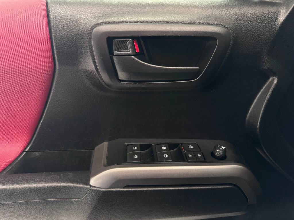 Used 2020 Toyota Tacoma SR5 image 23