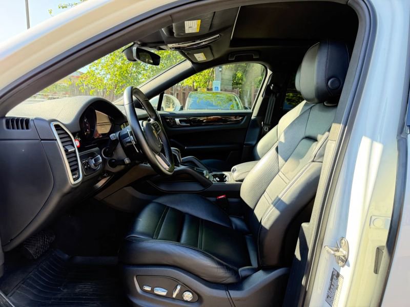 Used 2021 Porsche Cayenne Coupe AWD/4WD image 12
