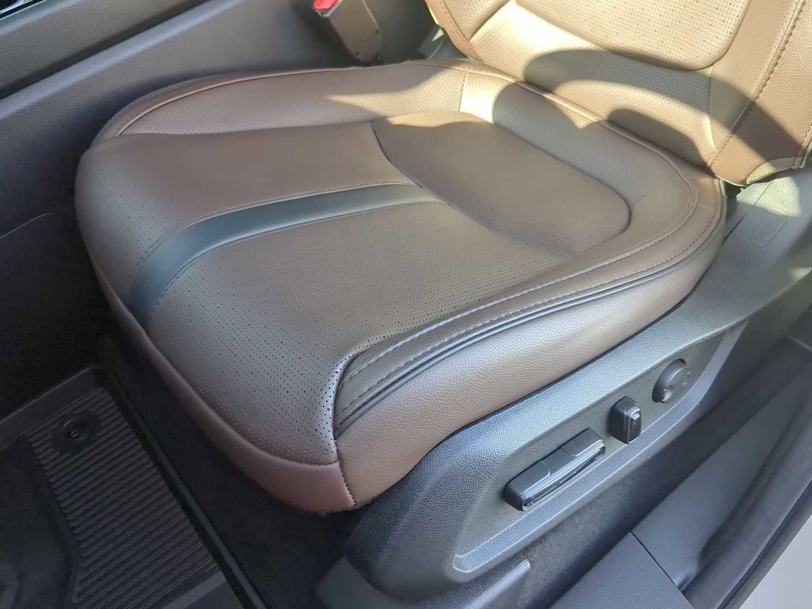 Used 2025 Honda Pilot Elite image 13