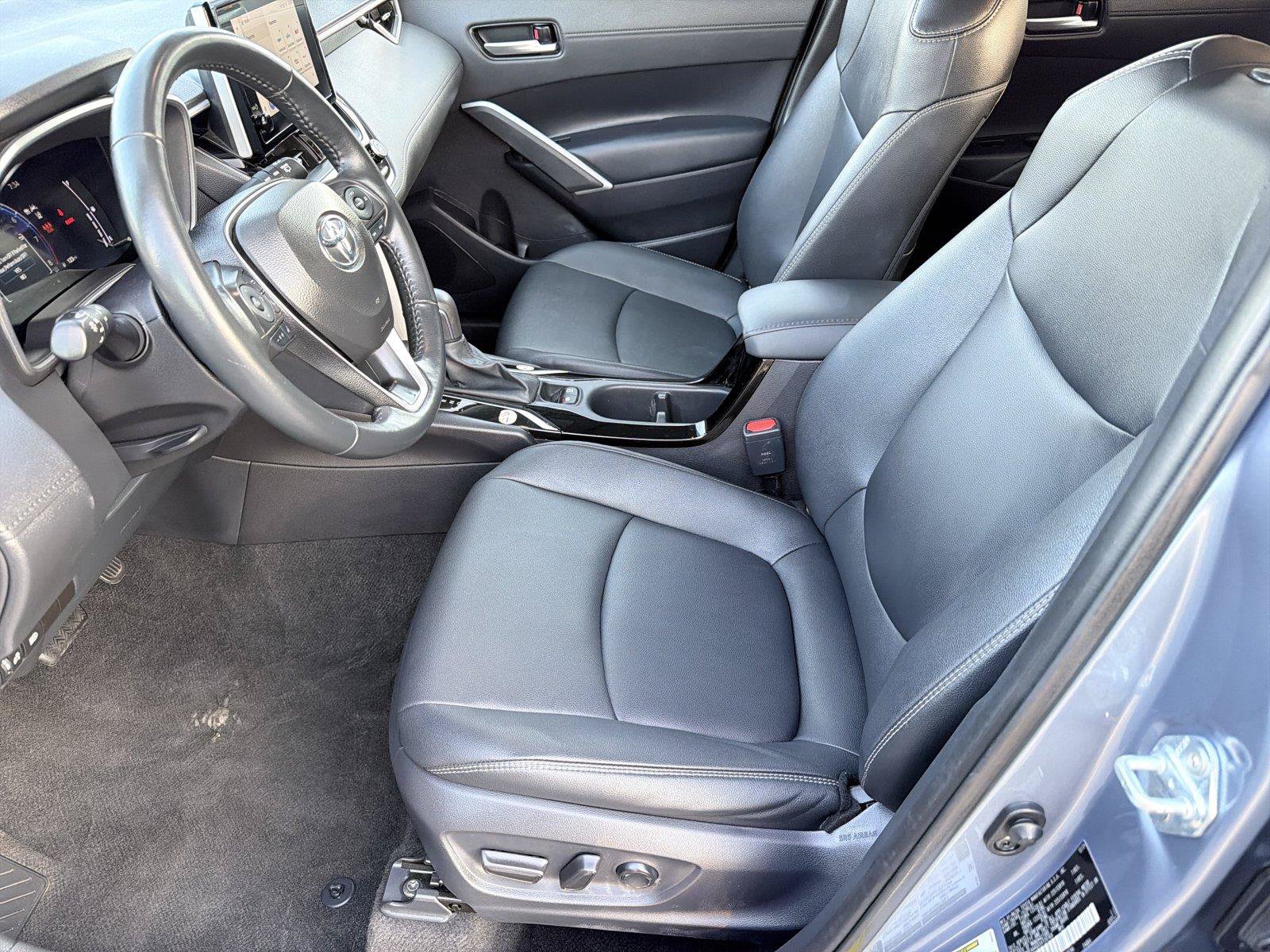 Used 2025 Toyota Corolla Cross XLE FWD image 8