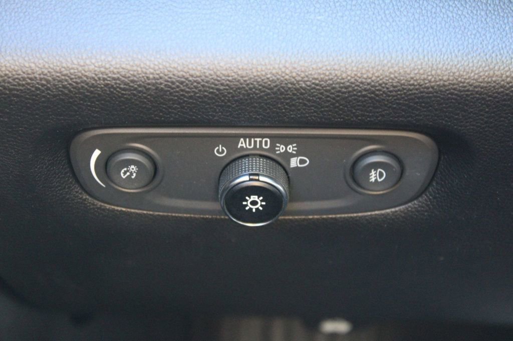 Used 2018 Chevrolet Traverse LT image 25