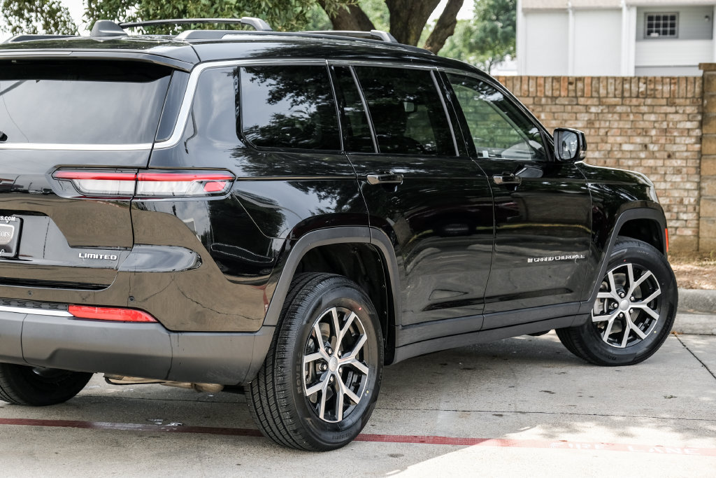 Used 2023 Jeep Grand Cherokee L Limited AWD/4WD image 18
