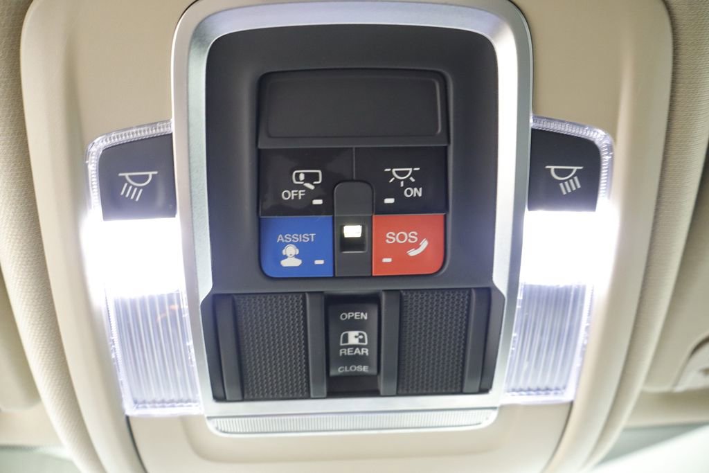 Used 2019 RAM 1500 Laramie AWD/4WD image 33
