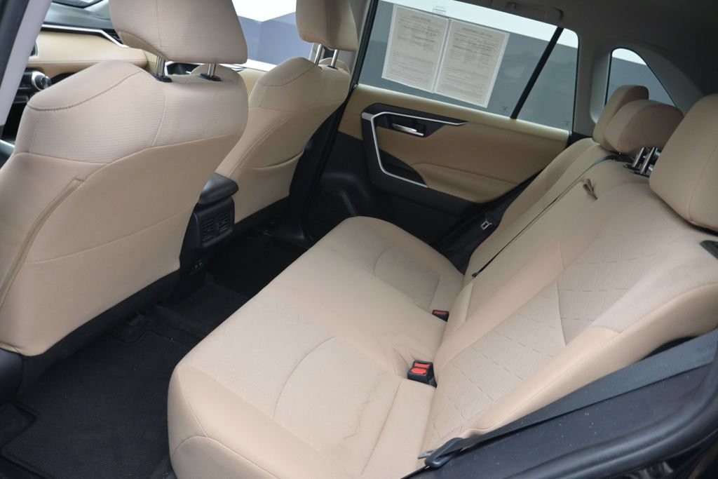 Used 2020 Toyota RAV4 XLE w/ Convenience Package FWD image 19