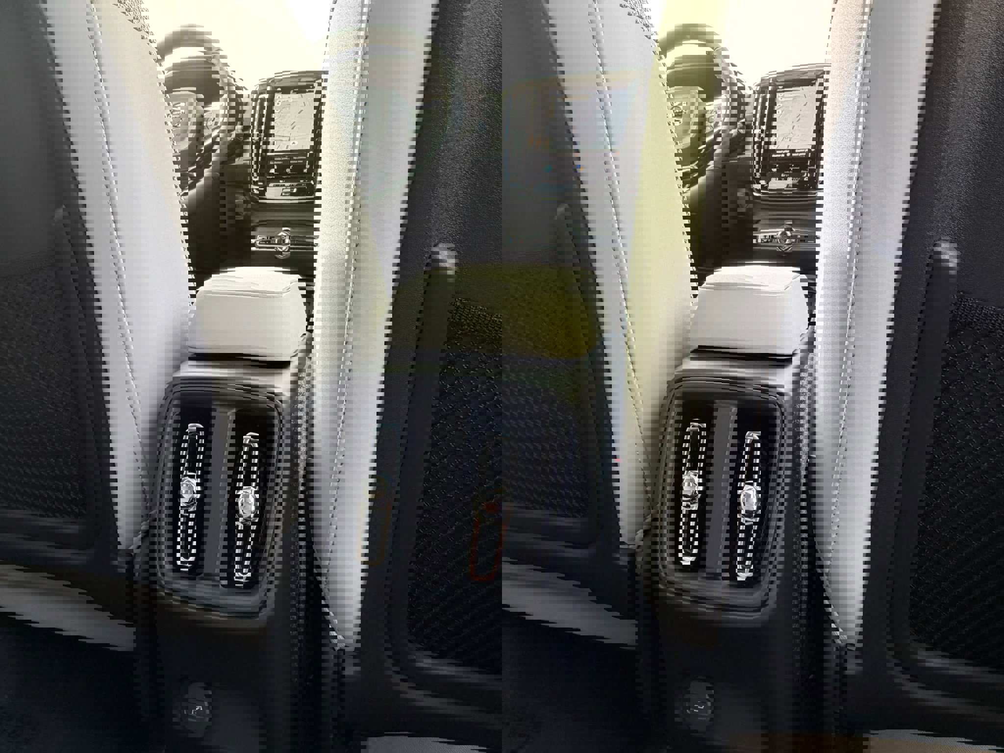 New 2026 Volvo EX40 Plus w/ Protection Package Premier image 11