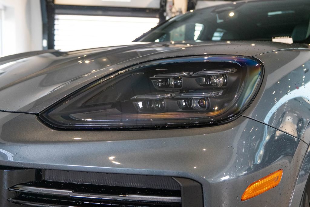 New 2026 Porsche Cayenne Turbo AWD/4WD image 14
