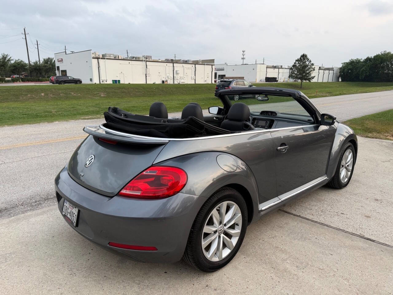 Used 2013 Volkswagen Beetle TDI FWD image 28