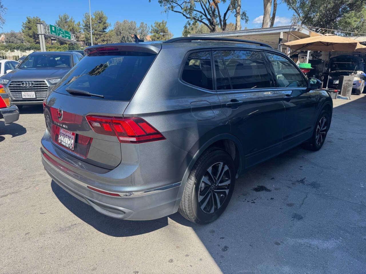 Used 2022 Volkswagen Tiguan S image 3