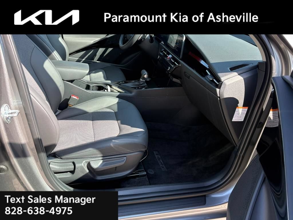 Certified 2025 Kia Niro EX Touring FWD image 21