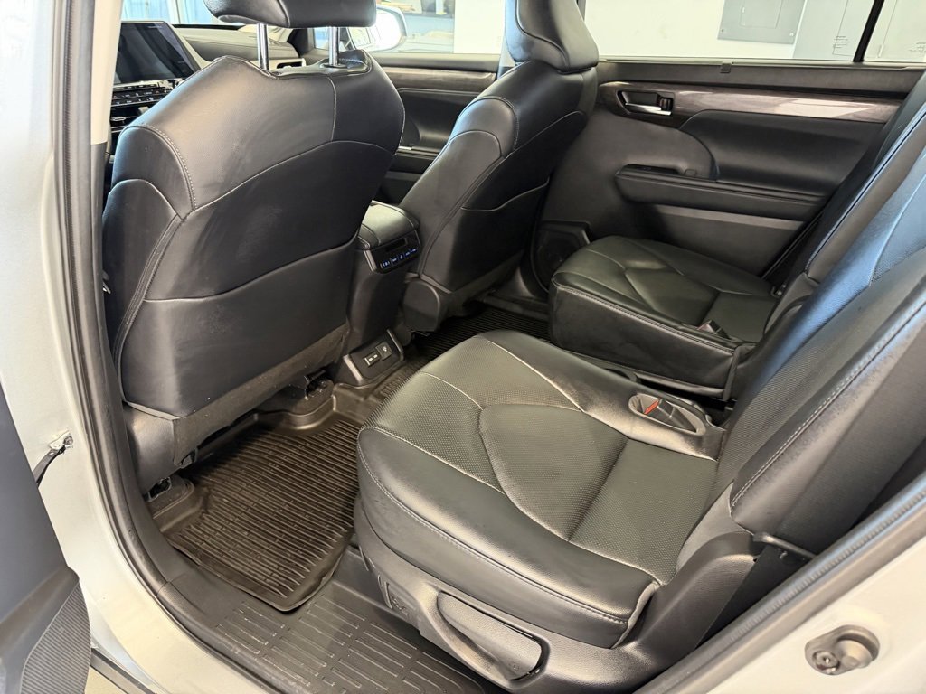 Used 2022 Toyota Highlander Limited image 29