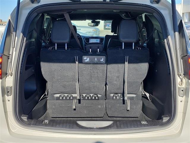 Used 2021 Chrysler Pacifica Touring-L w/ S Appearance Package image 4