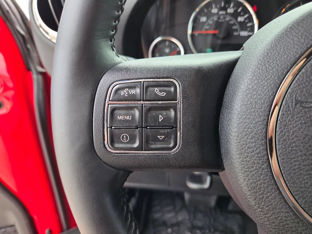 Used 2018 Jeep Wrangler Unlimited Sahara w/ Connectivity Group AWD/4WD image 30