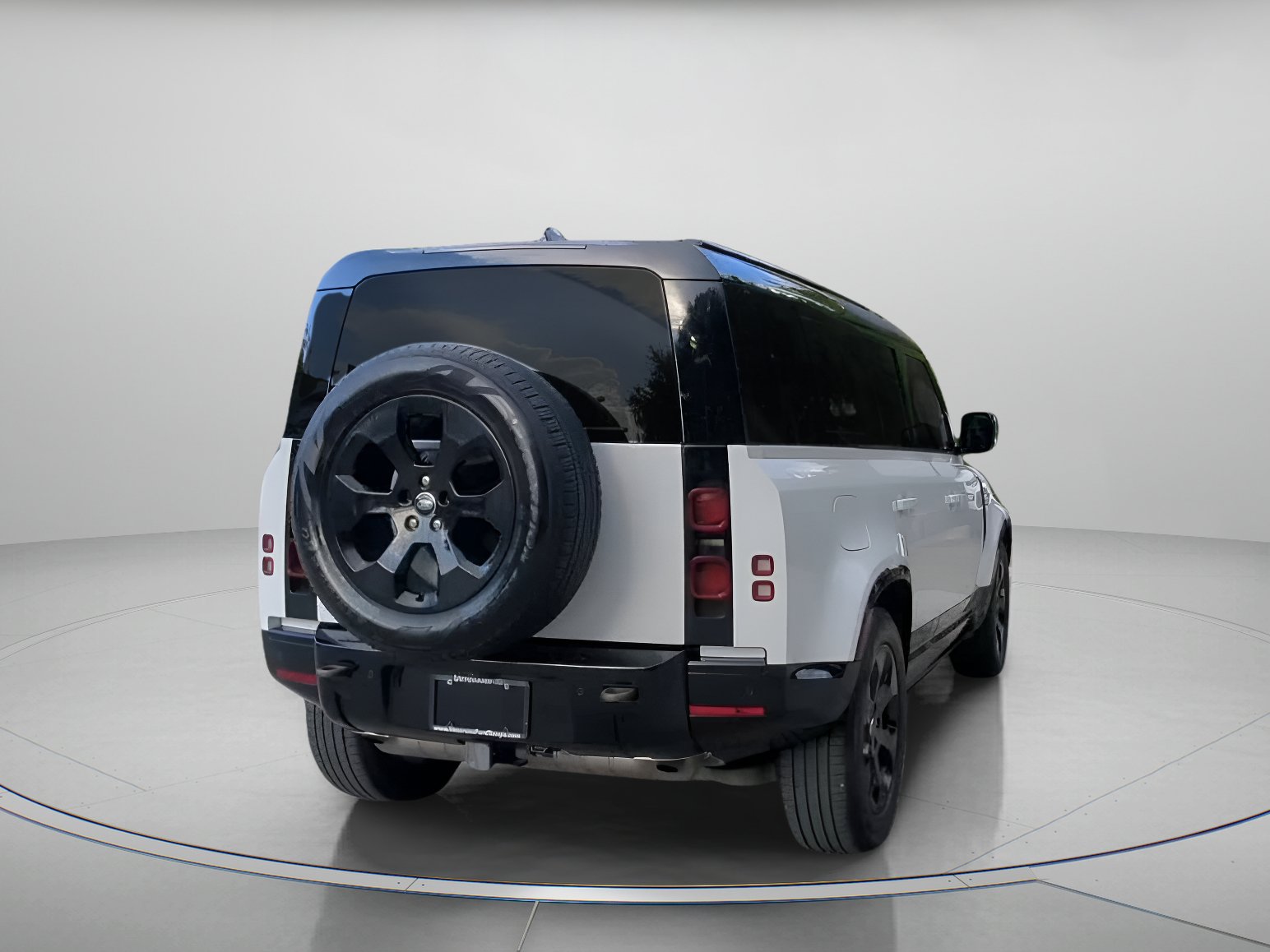 Used 2024 Land Rover Defender 110 X-Dynamic SE AWD/4WD image 26