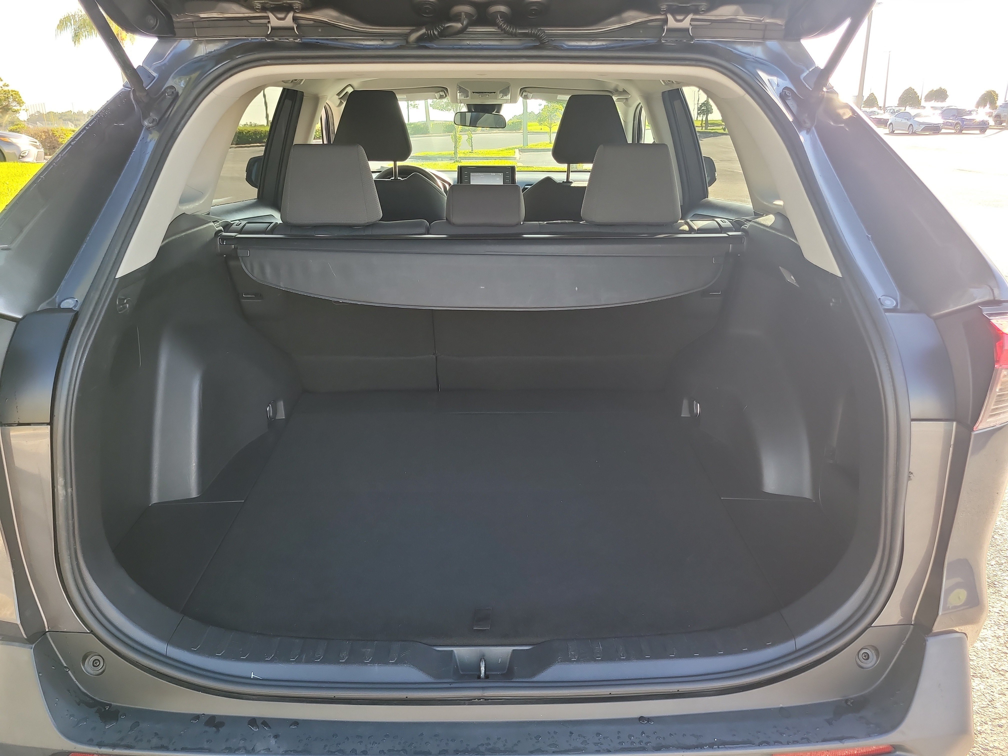 Used 2021 Toyota RAV4 XLE FWD image 11
