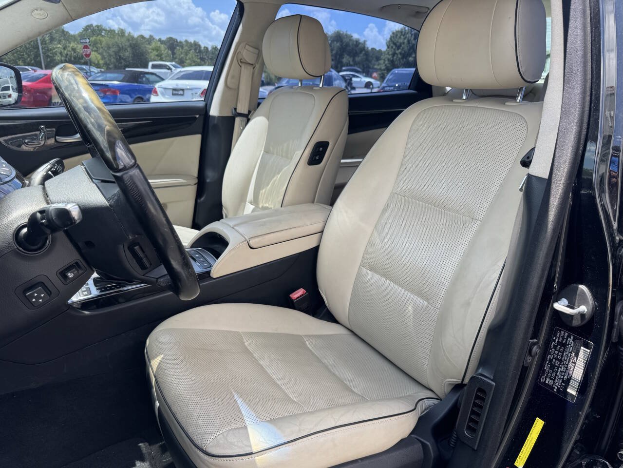 Used 2016 Hyundai Equus Signature RWD image 7