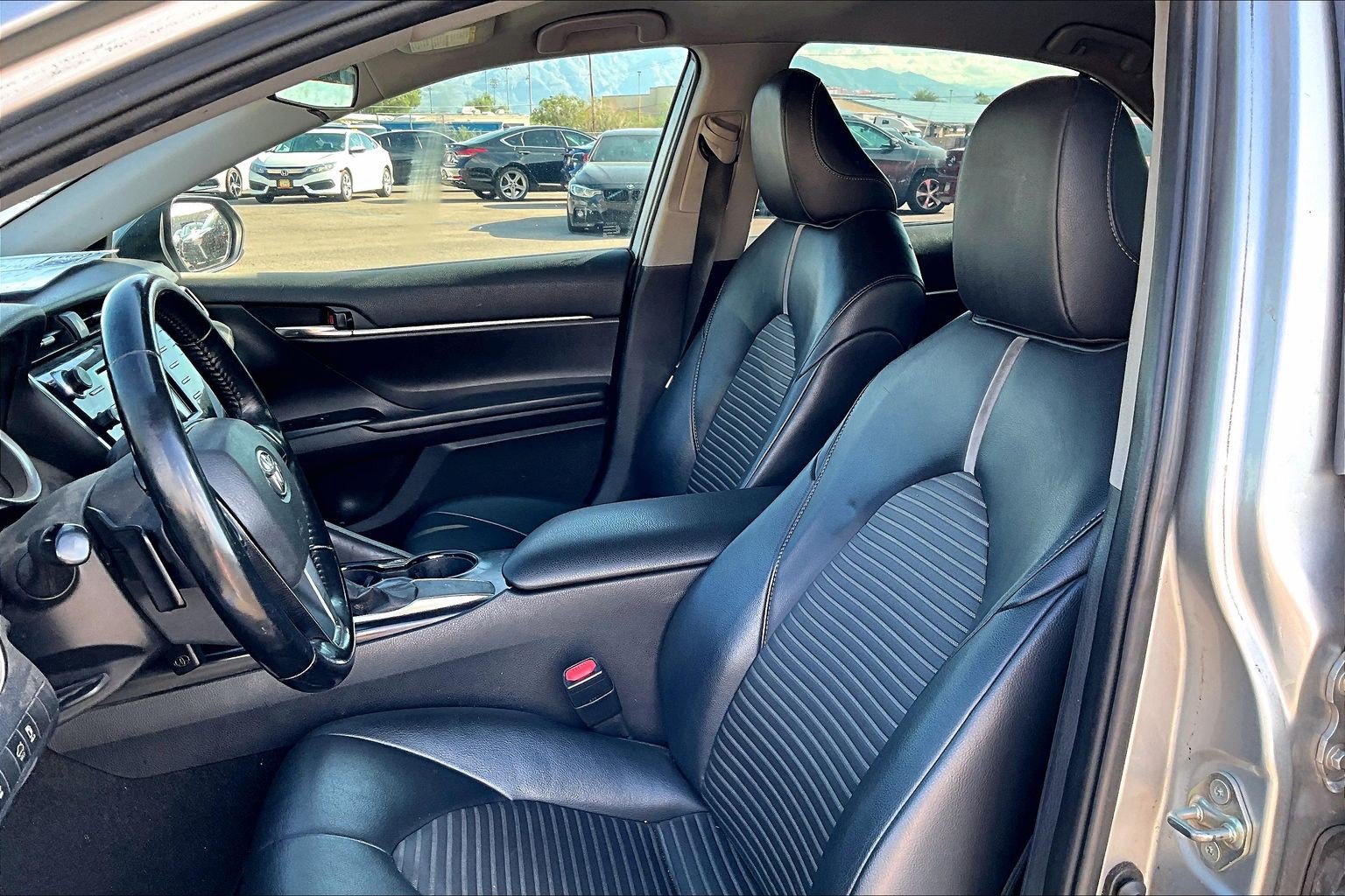 Used 2020 Toyota Camry SE FWD image 5