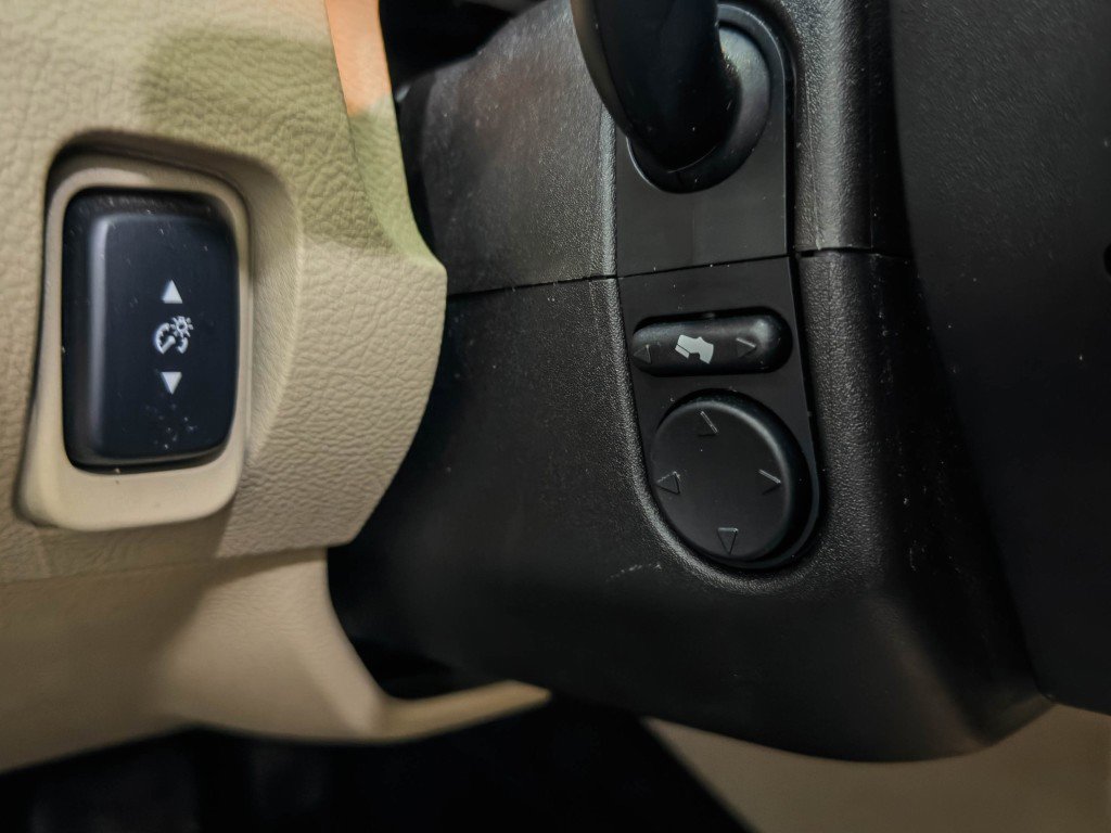Used 2016 Ford Taurus Limited image 26