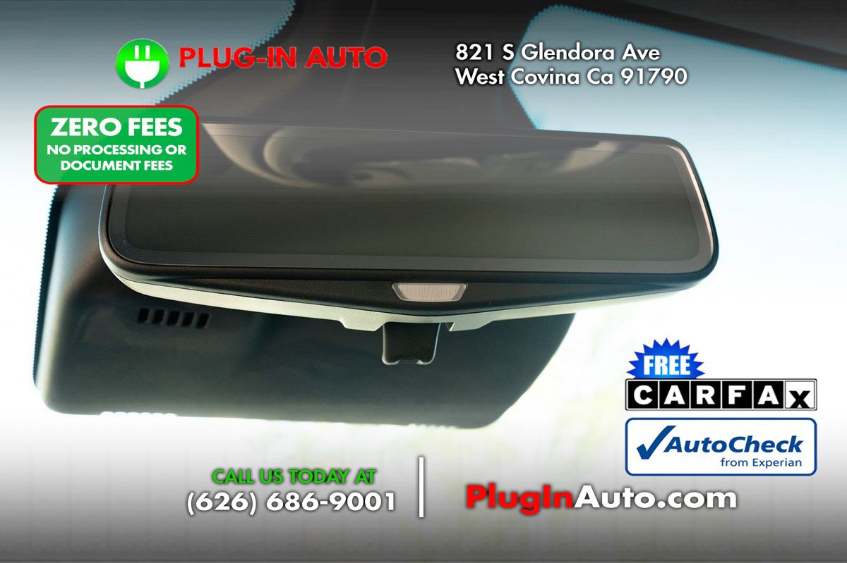 Used 2017 Chevrolet Bolt Premier w/ Driver Confidence II Package FWD image 31