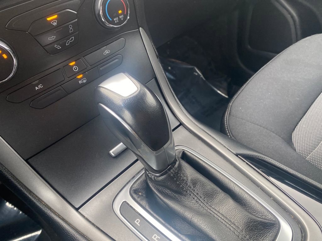 Used 2018 Ford Edge SE image 24