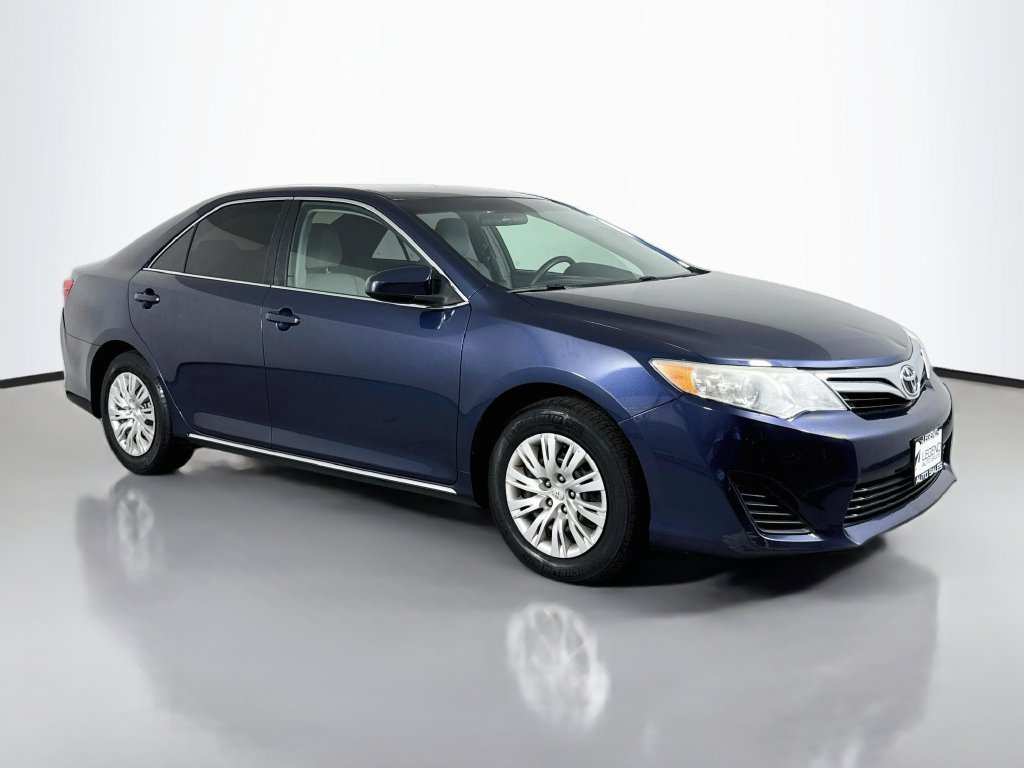 Used 2014 Toyota Camry LE FWD image 4