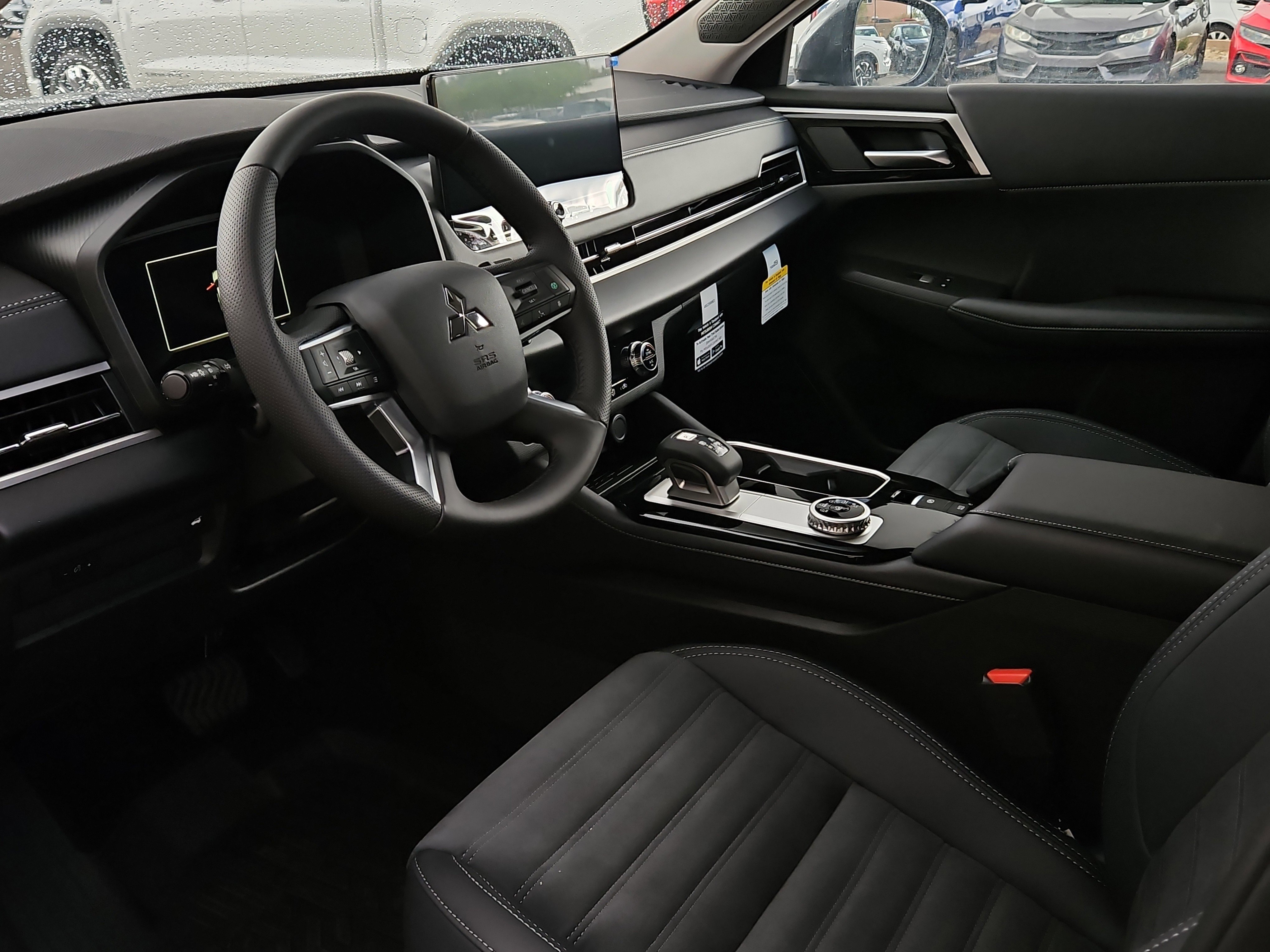 New 2025 Mitsubishi Outlander SE image 8