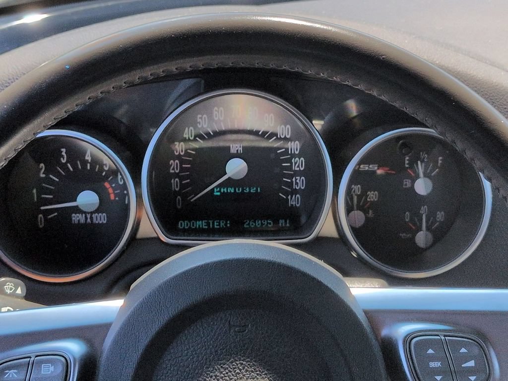 Used 2003 Chevrolet SSR RWD image 19