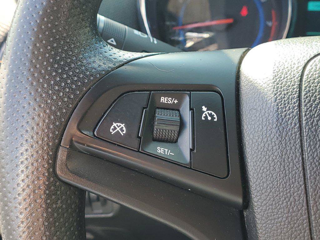 Used 2015 Chevrolet Cruze LT w/ Sun And Sound Package FWD image 10