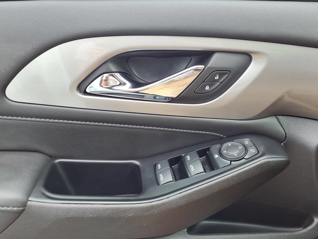 Used 2023 Chevrolet Traverse LT FWD image 12