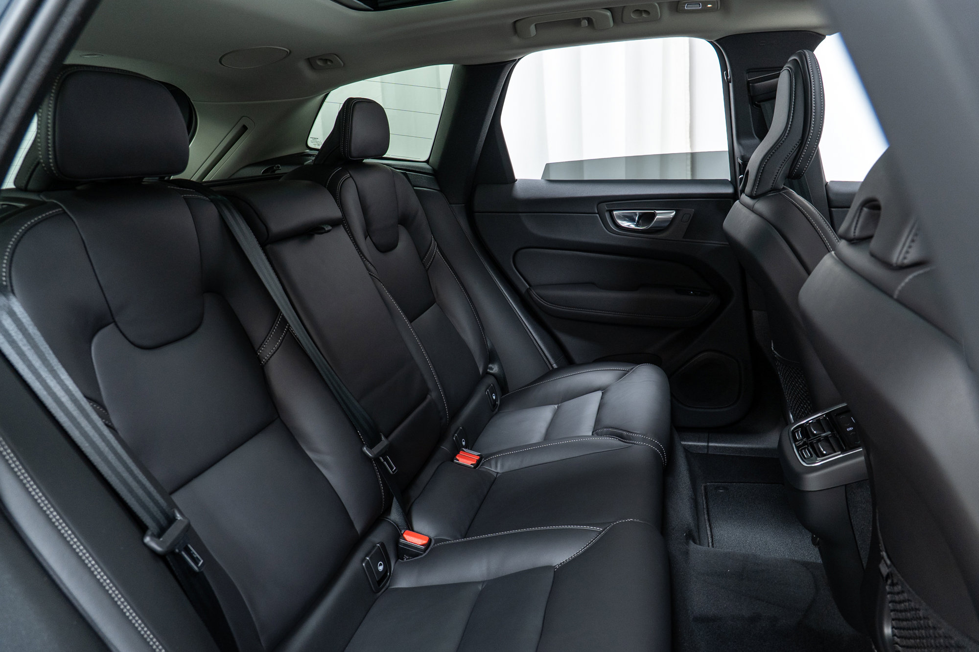 New 2026 Volvo XC60 B5 Ultra w/ Climate Package image 24