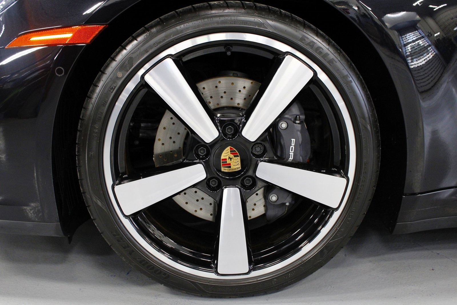 Certified 2025 Porsche 911 Carrera image 11