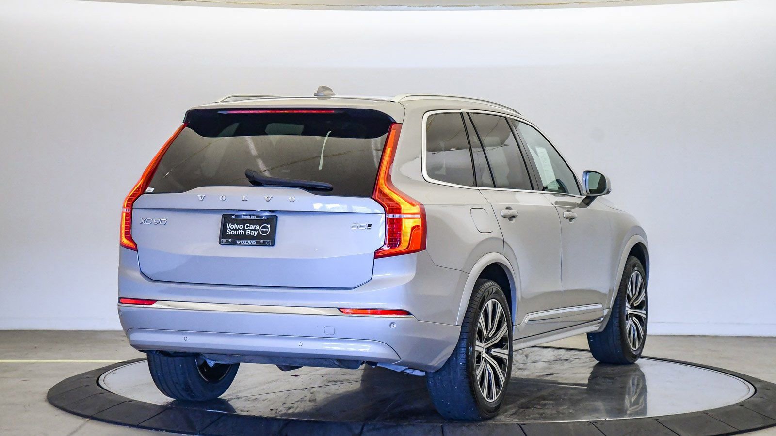 Certified 2025 Volvo XC90 B5 Core image 4