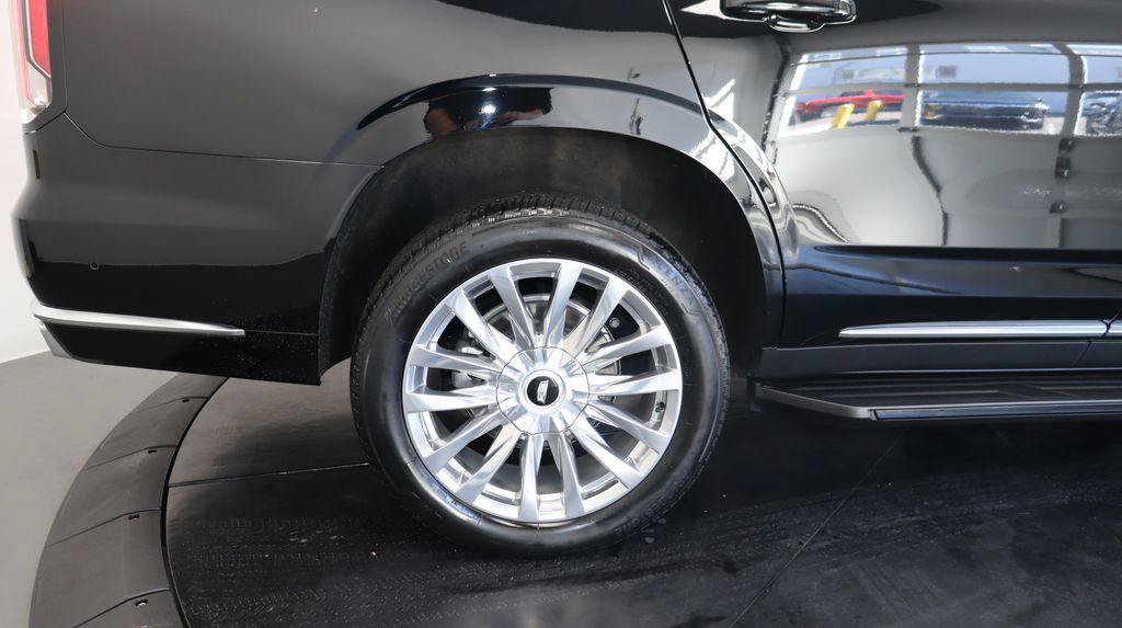Certified 2024 Cadillac Escalade Premium Luxury w/ Performance Package AWD/4WD image 17