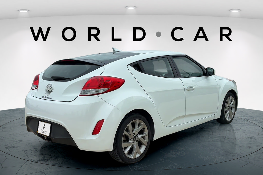 Used 2016 Hyundai Veloster FWD image 12