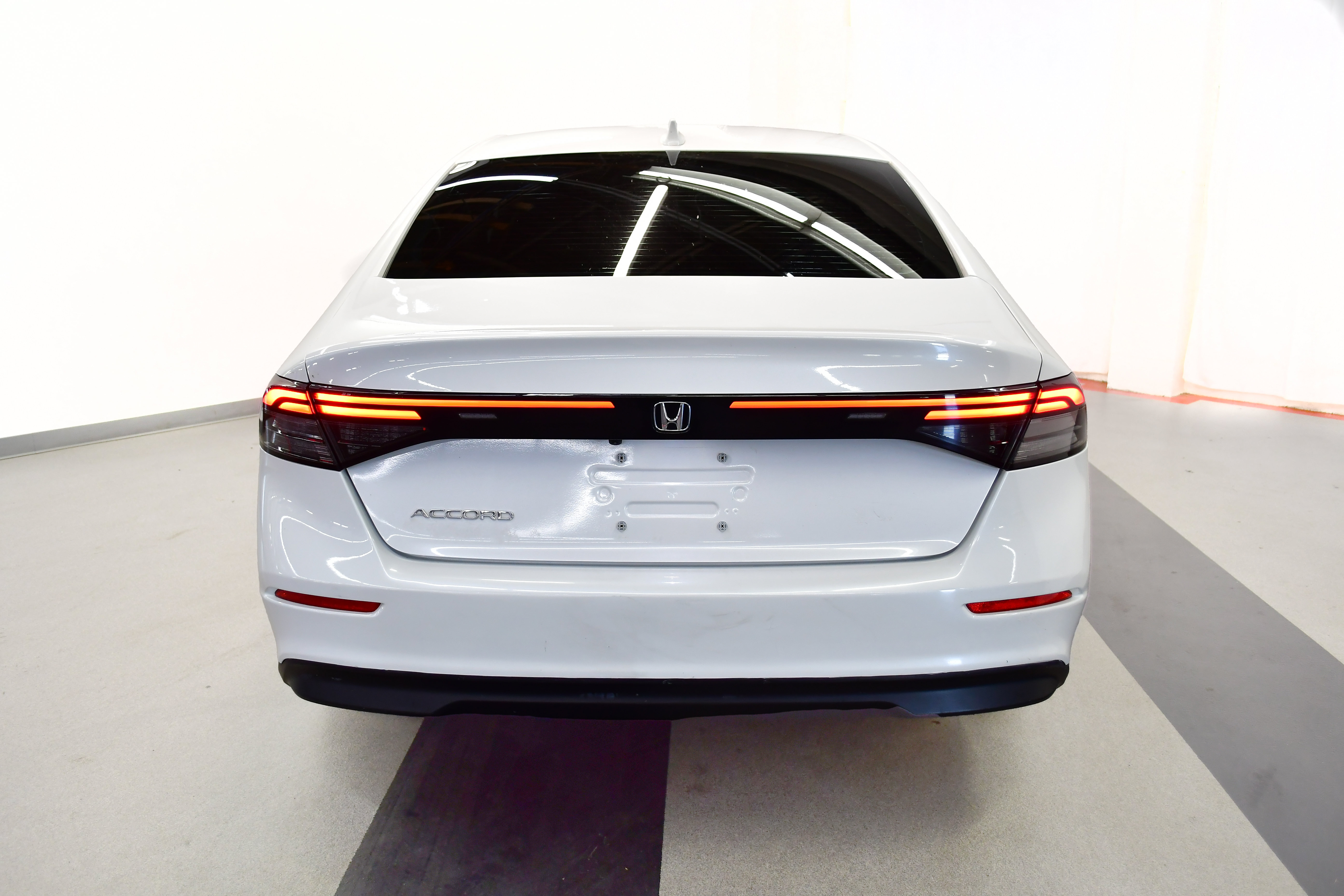 Used 2023 Honda Accord EX image 6